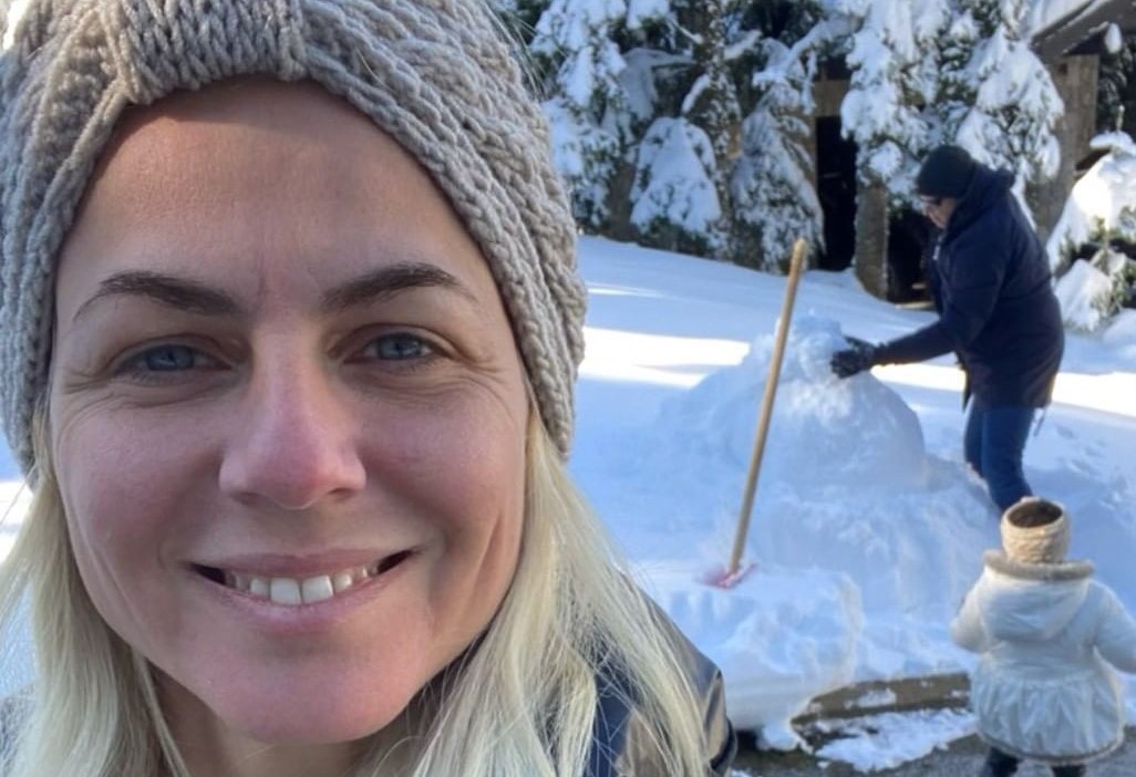 Χριστίνα Κοντοβά: Aπόδραση στα χιόνια με το Τζώνη Καλημέρη και τη μικρή Έιντα