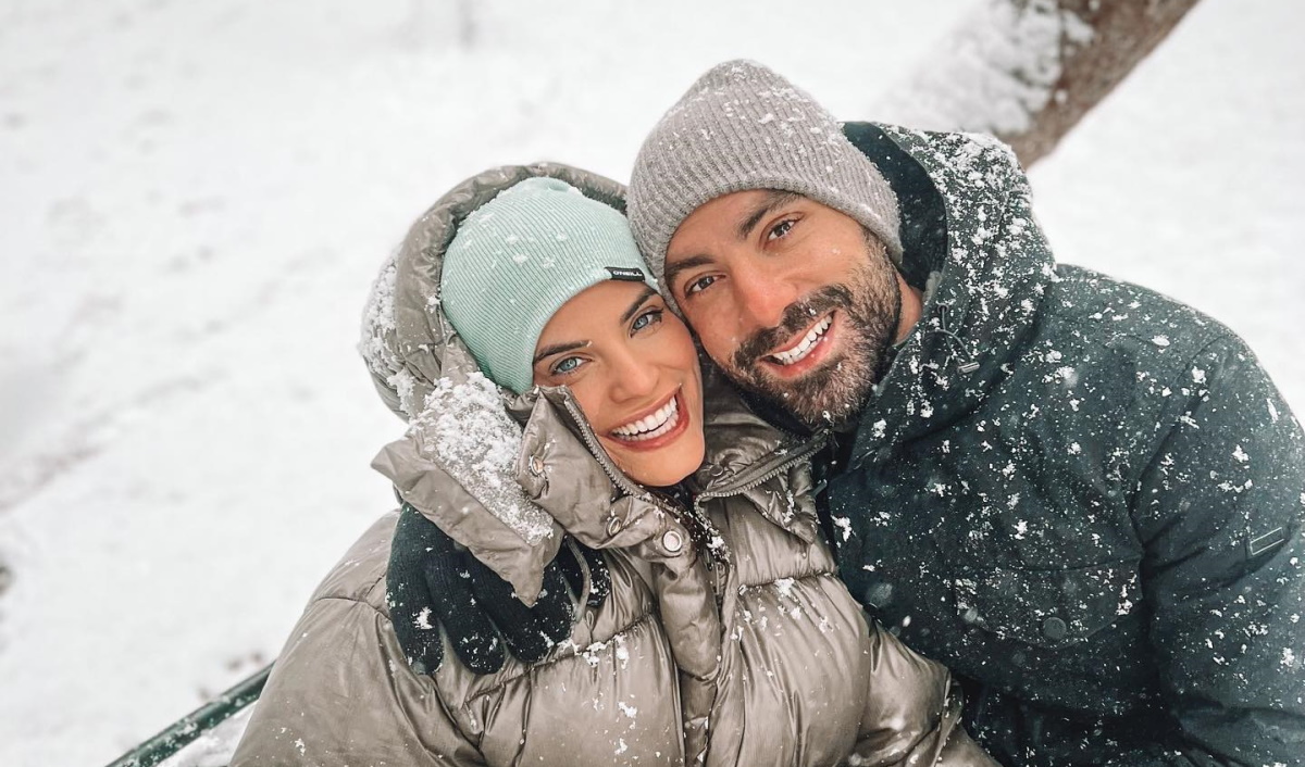 Χριστίνα Μπόμπα – Σάκης Τανιμανίδης: «Βουτιά» στο χιόνι αγκαλιά με τα δίδυμα