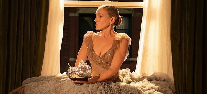 Σάρα Τζέσικα Πάρκερ: Φορά ξανά το εμβληματικό φόρεμα Versace  από το φινάλε του «Sex and the City»