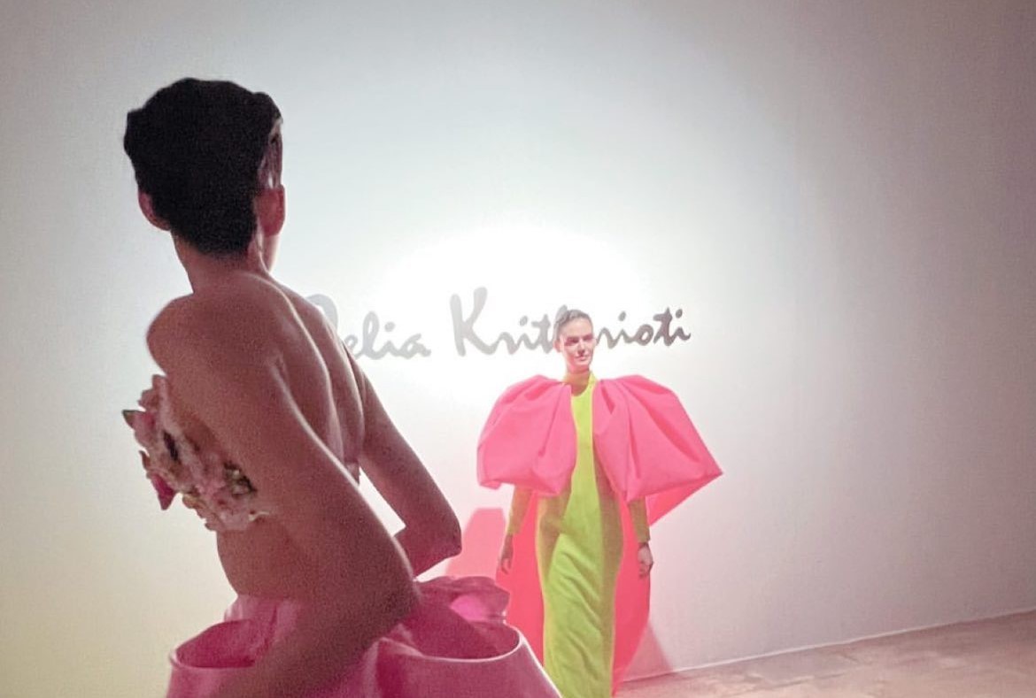 Celia Kritharioti: Mάγεψε το κοινό στο θεαματικό σόου της στην εβδομάδα μόδας στο Παρίσι