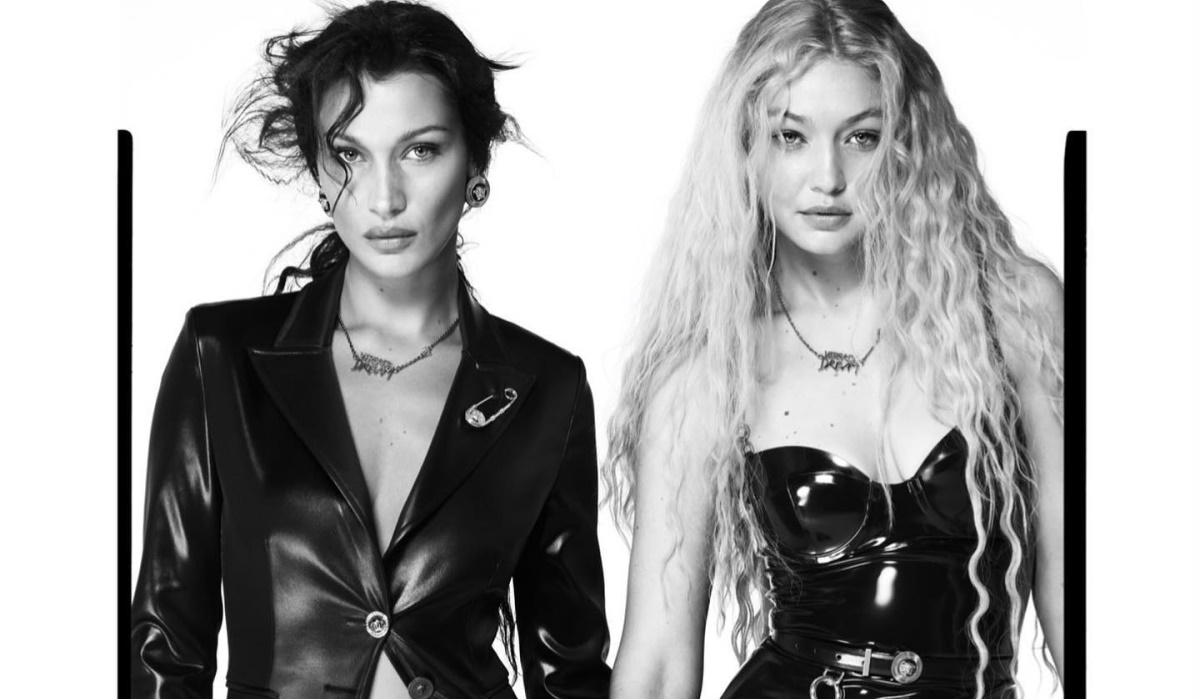 Η Τζίτζι και η  Μπέλα Χαντίντ ποζάρουν ολόγυμνες για τη νέα καμπάνια της Versace