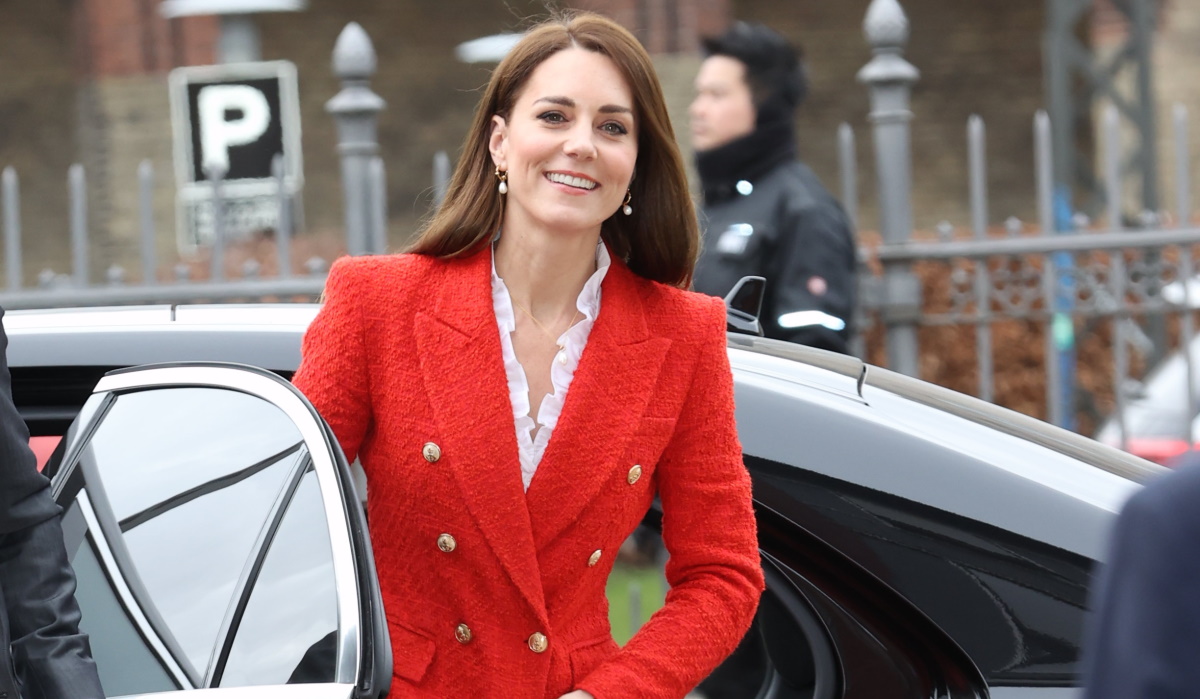 Η Δούκισσα Κάθριν έφτασε στην Κοπεγχάγη – Πού θα βρείτε το κόκκινο blazer που επέλεξε