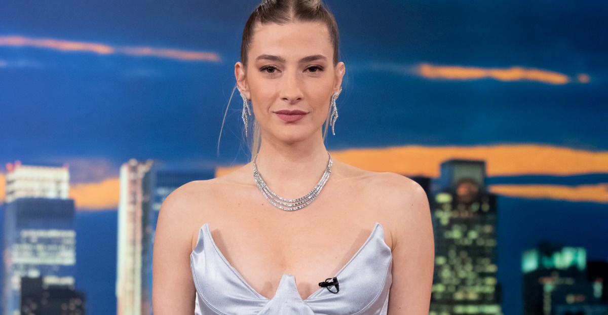 Ισμήνη Παπαβλασοπούλου: Το σέξι φόρεμα που επέλεξε στη νέα εμφάνισή της – Ποιος οίκος το υπογράφει