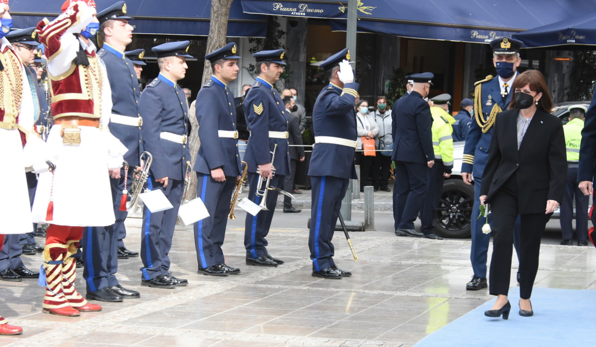 Ο πολιτικός κόσμος αποχαιρετά τον Χρήστο Σαρτζετάκη