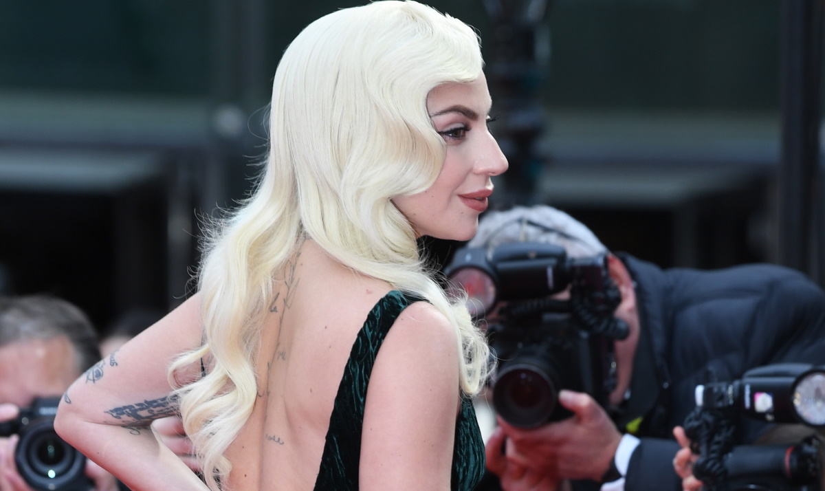 Lady Gaga: Έκανε δύο red carpet εμφανίσεις το ίδιο βράδυ από το Λονδίνο