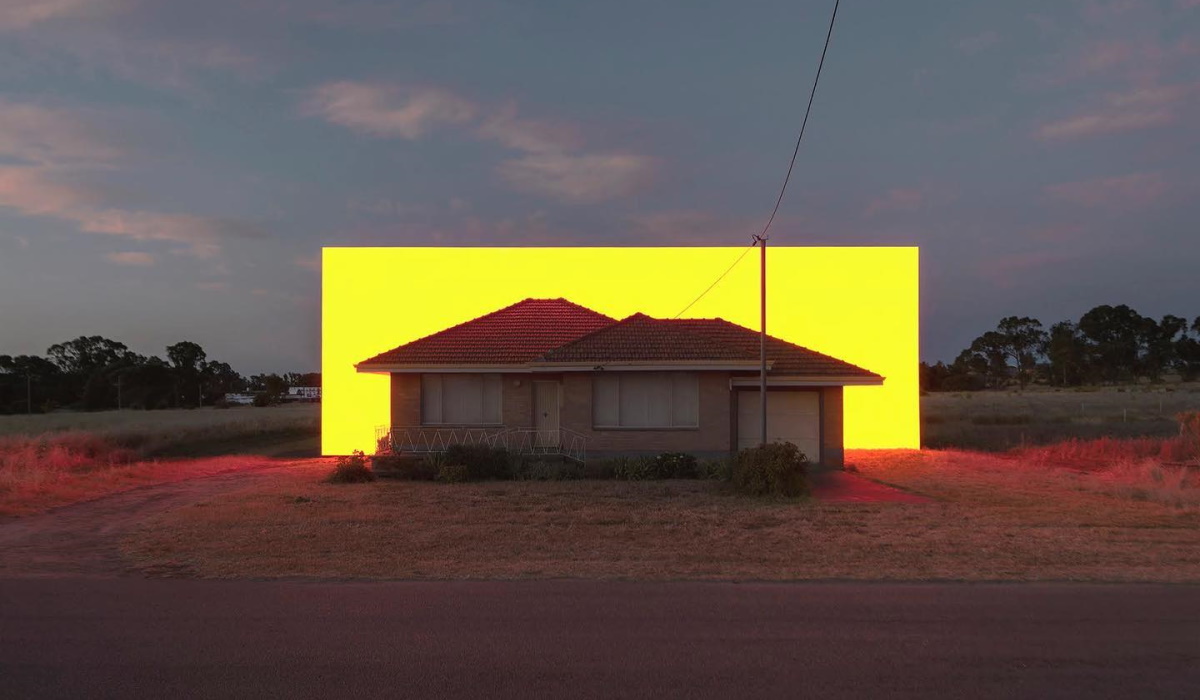 Ένα σπίτι στην Αυστραλία μεταμορφώθηκε σε εγκατάσταση φωτός