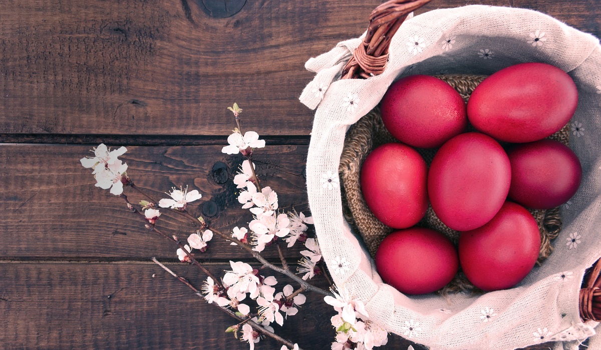 Πώς να βάψετε τα αυγά του Πάσχα με φυσικό τρόπο