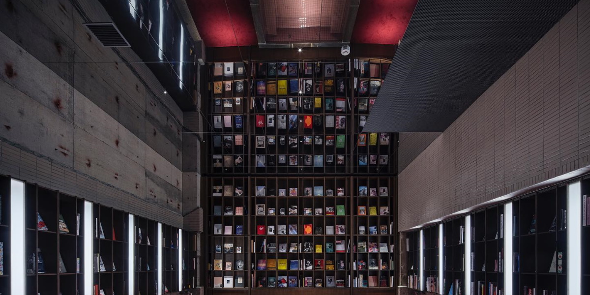 Ένα ξεχωριστό βιβλιοπωλείο στο εσωτερικό ξενοδοχείου στην Ιαπωνία