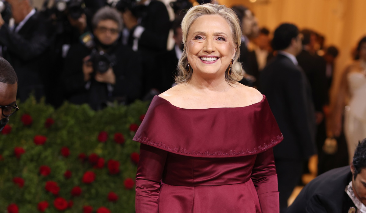 Χίλαρι Κλίντον: Η εμφάνιση στο Met Gala για πρώτη φορά μετά από 20 χρόνια