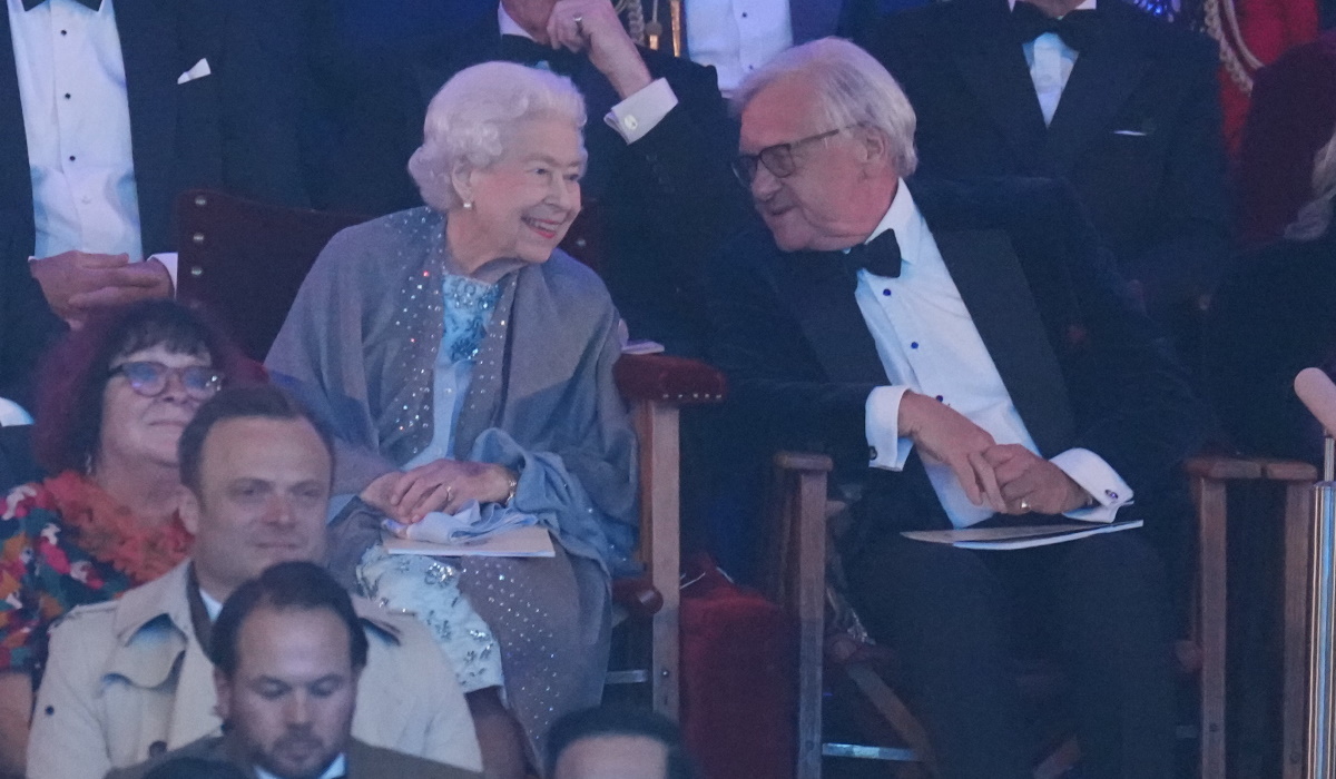 Βασίλισσα Ελισάβετ: Χαμογελαστή στους εορτασμούς για τα 70 χρόνια της στον θρόνο