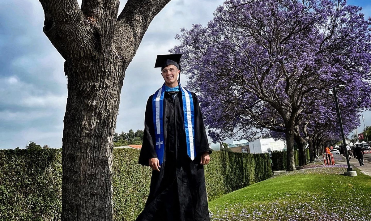 Ο γιος του Πέτρου Κόκκαλη, Σωκράτης αποφοίτησε από το Πανεπιστήμιο – Οι ευχές της μητέρας του