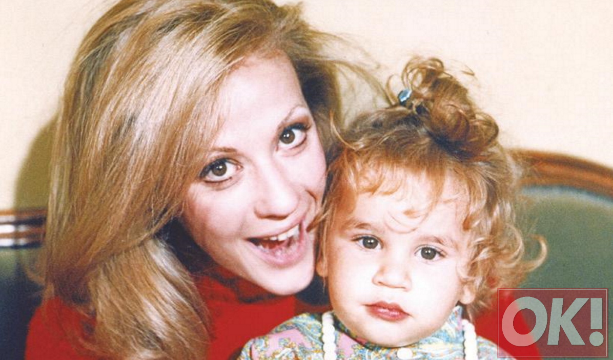 Γιορτή της Μητέρας: Σπάνιες φωτογραφίες της Ζωής Λάσκαρη με τις κόρες της