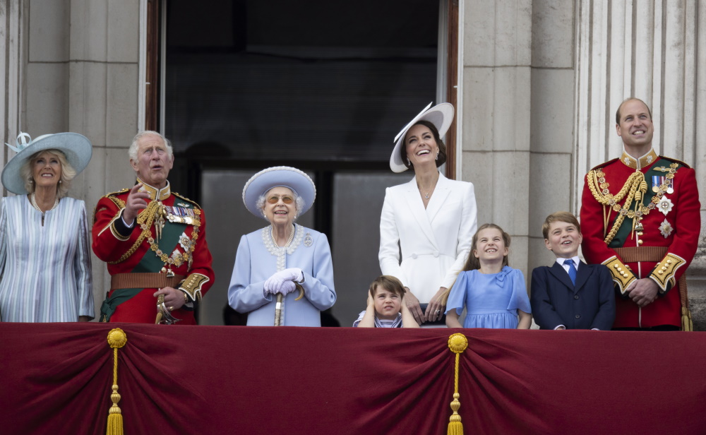 Κηδεία βασίλισσας Ελισάβετ: Ποια δισέγγονά της θα περπατήσουν στην πομπή