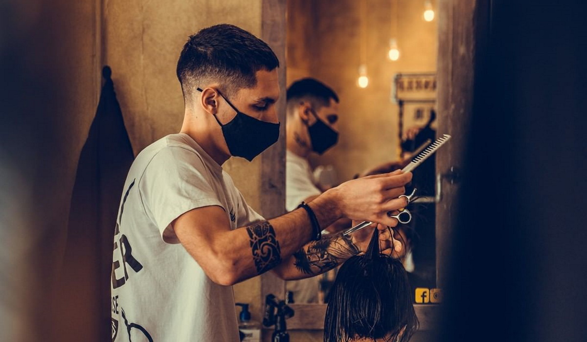 Anber Barber Shop: Συνδυάζει την τέχνη του barbering με τη street κουλτούρα