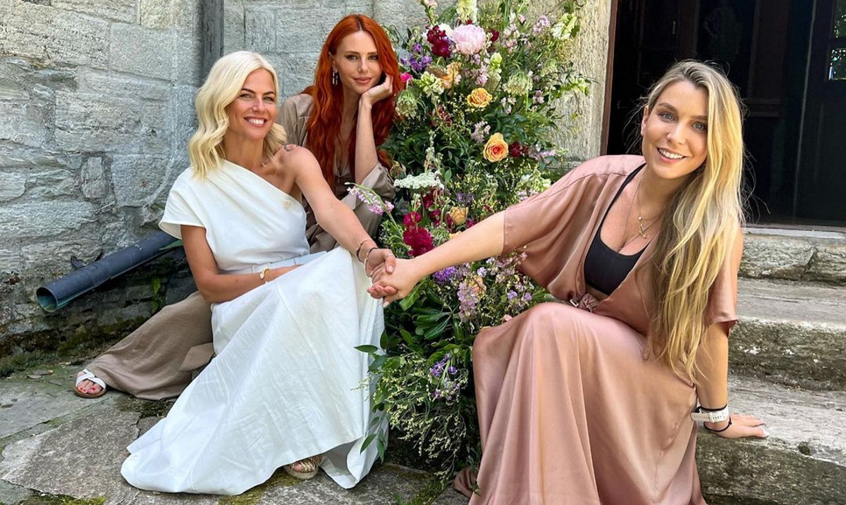 Χριστίνα Κοντοβά: Το grecian φόρεμά της στο καλοκαιρινό πάρτι για την μικρή Έιντα – Πόσο κοστίζει