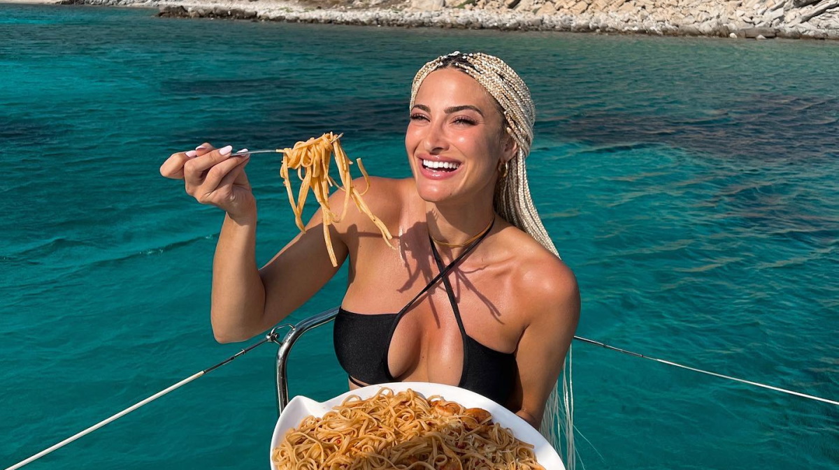 Ιωάννα Τούνη: Τέλος στο ράστα look – Αφήνει τα μαλλιά της ελεύθερα και μας δείχνει το αποτέλεσμα