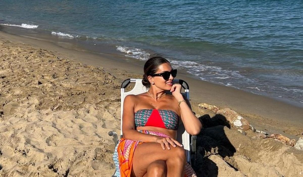 Σταματίνα Τσιμτσιλή: Σε παραλία της Πάρου με την καλύτερη παρέα