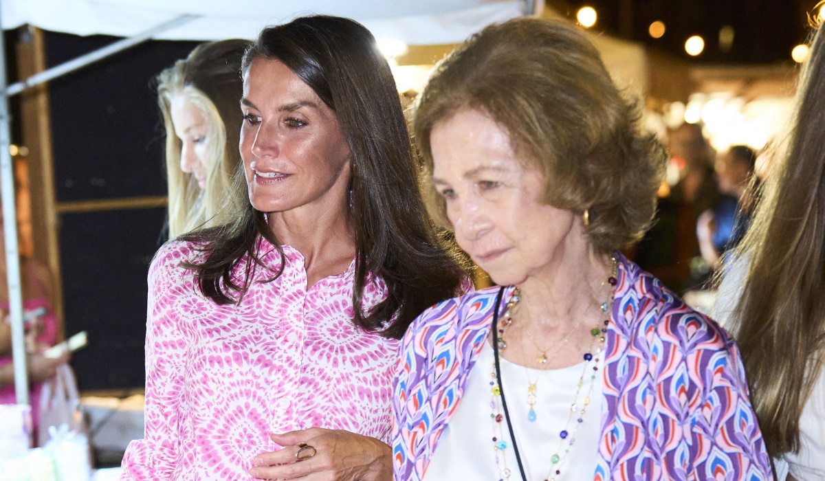 Βασίλισσα Λετίσια: Το προσιτό brand που επέλεξε στην έξοδό της με την βασίλισσα Σοφία και τις κόρες της