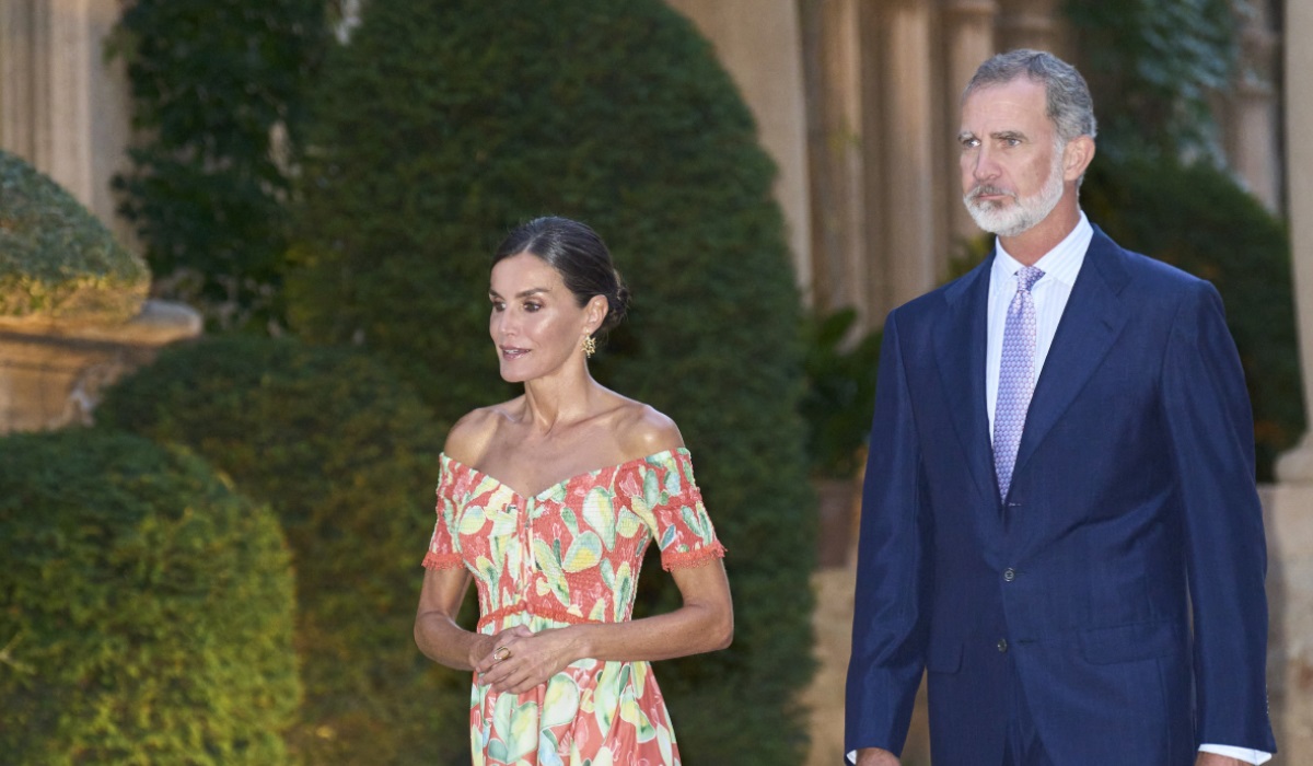 Βασίλισσα Λετίσια: Με άκρως καλοκαιρινό φόρεμα σε επίσημο δείπνο στη Μαγιόρκα