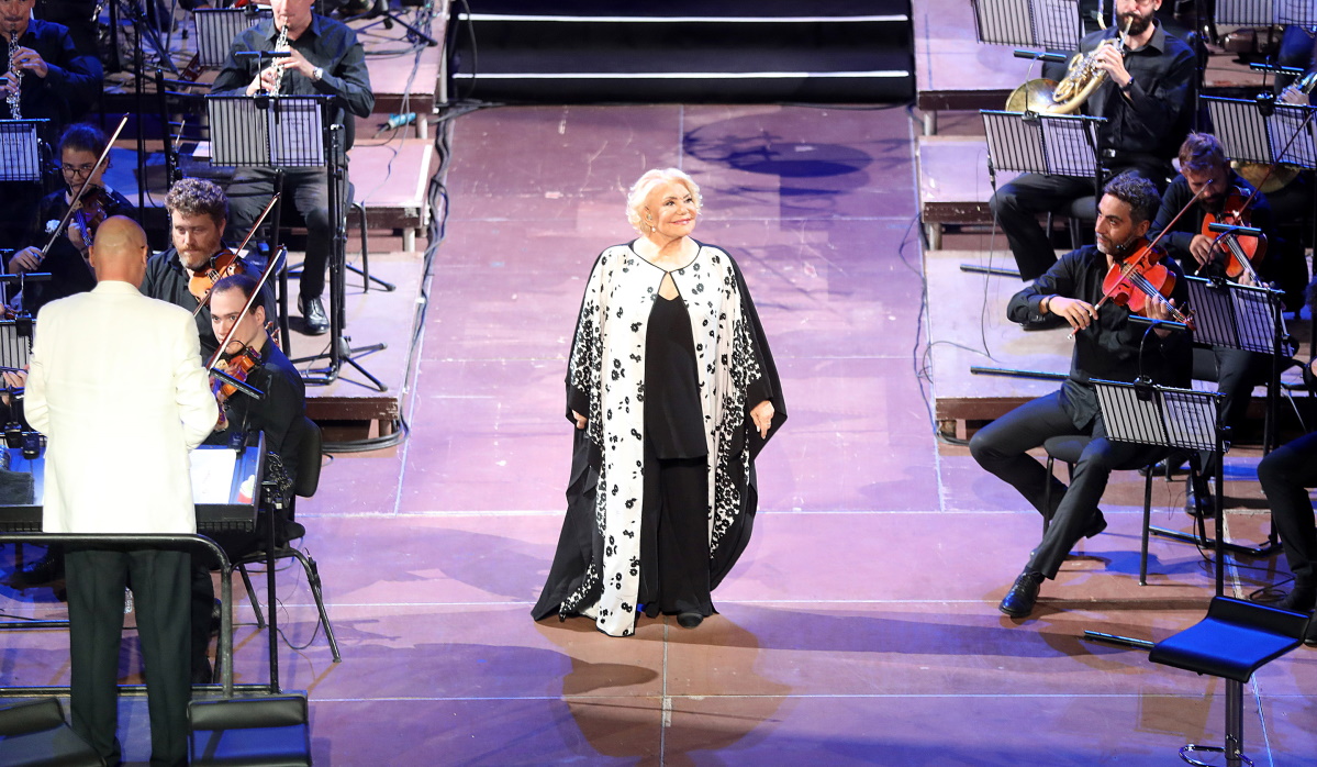 Μαρινέλλα: Σπάνια εμφάνιση για τα εγγόνια της στη μεγάλη συναυλία στο Ηρώδειο