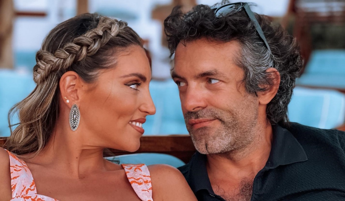 Αθηνά Οικονομάκου: Το γεμάτο έρωτα φιλί στον σύζυγό της, Φίλιππο Μιχόπουλο