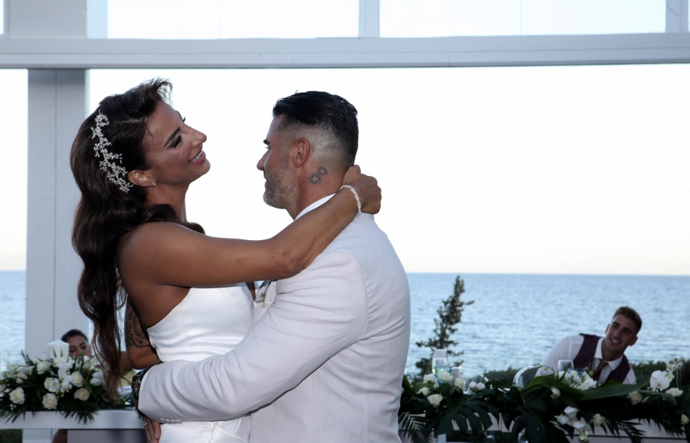 Αθηνά Ευμορφιάδη: Η αλλαγή στο νυφικό της για το γαμήλιο πάρτι