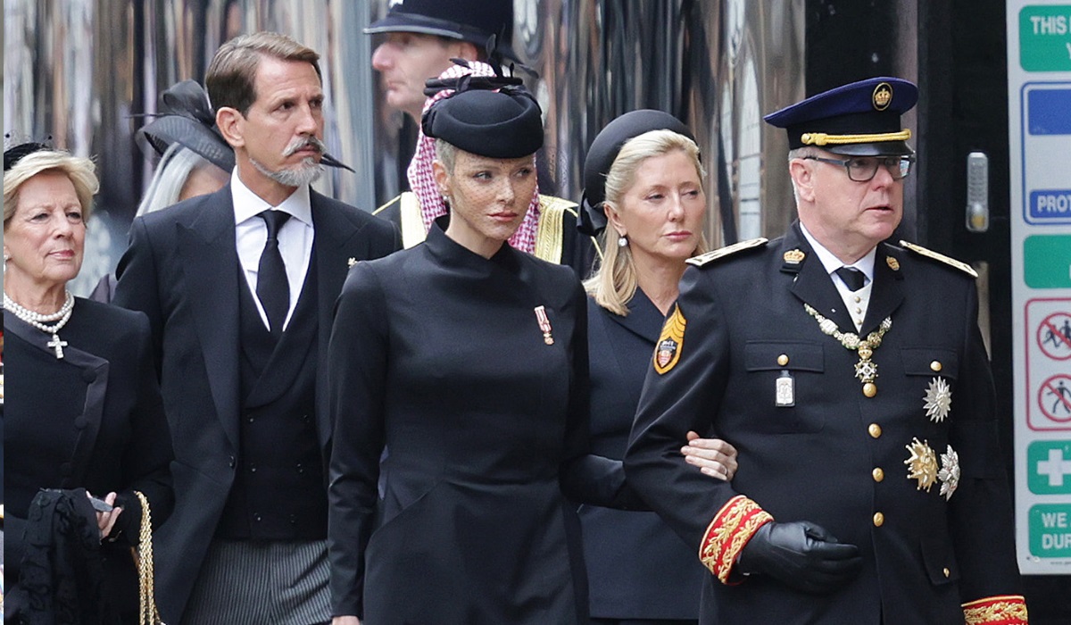 Παύλος: Με τη Μαρί Σαντάλ και τη μητέρα του, Άννα Μαρία στην κηδεία της βασίλισσας Ελισάβετ