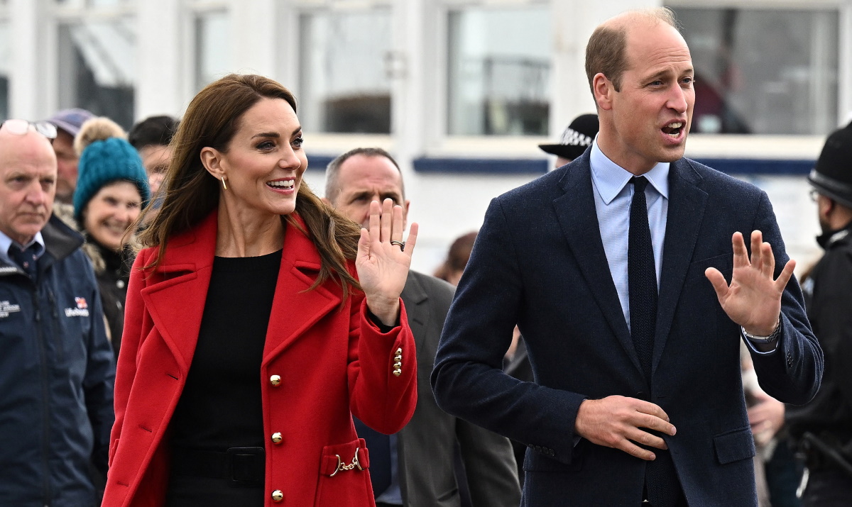 Πριγκίπισσα Κάθριν: Πρώτη επίσημη εμφάνιση στην Ουαλία με κόκκινο παλτό – Πόσο κοστίζει