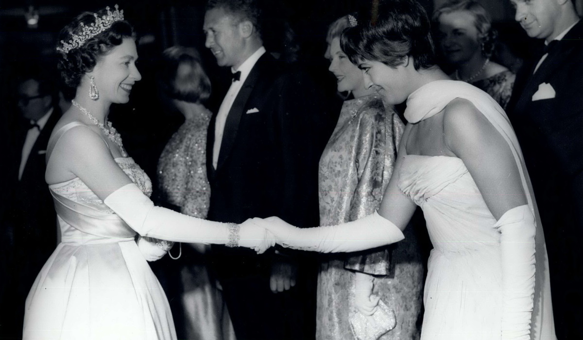 Όταν η Ειρήνη Παπά συνάντησε τη βασίλισσα Ελισάβετ