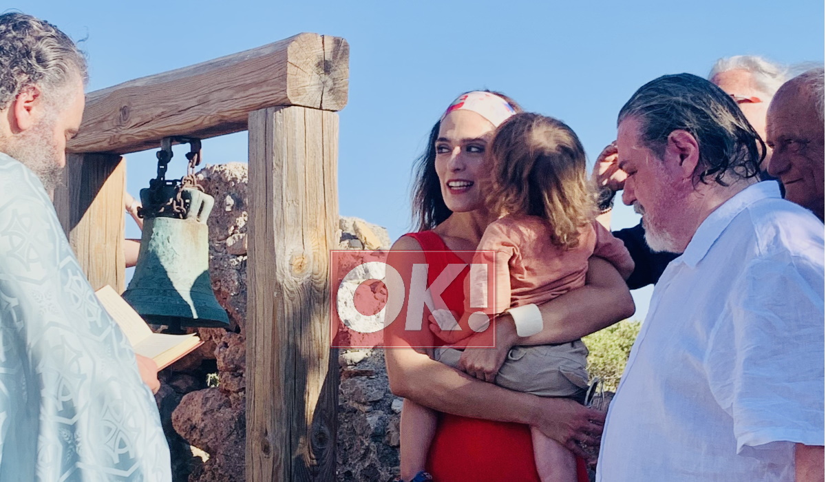 Δημήτρης Παπαδημητρίου – Βερόνικα Δαβάκη: Βάφτισαν τον γιο τους στην Κρήτη – Αποκλειστικές εικόνες