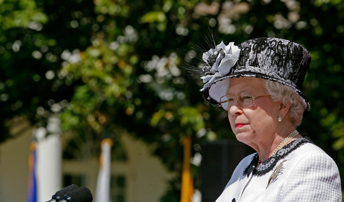 Βασίλισσα Ελισάβετ: Οι διάσημοι αποχαιρετούν τη μονάρχη – Σε πένθος η Βρετανία