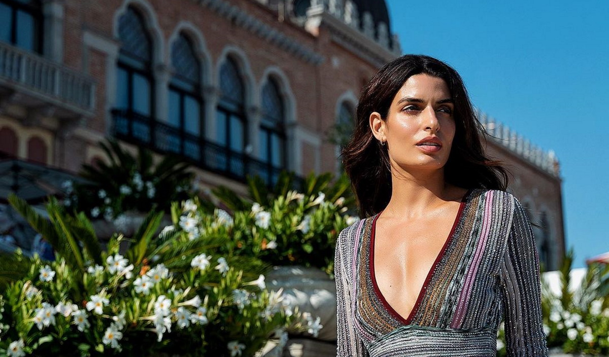 Τόνια Σωτηροπούλου: Με πλεκτό φόρεμα Missoni στη Βενετία – Πόσο κοστίζει