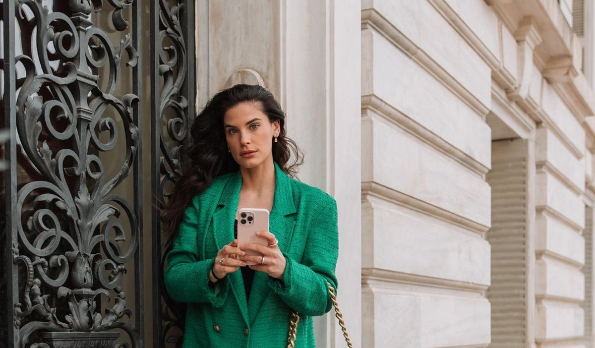 Xριστίνα Μπόμπα: 4+1 φορές που αναβάθμισε  το look της με ένα μοντέρνο καλσόν