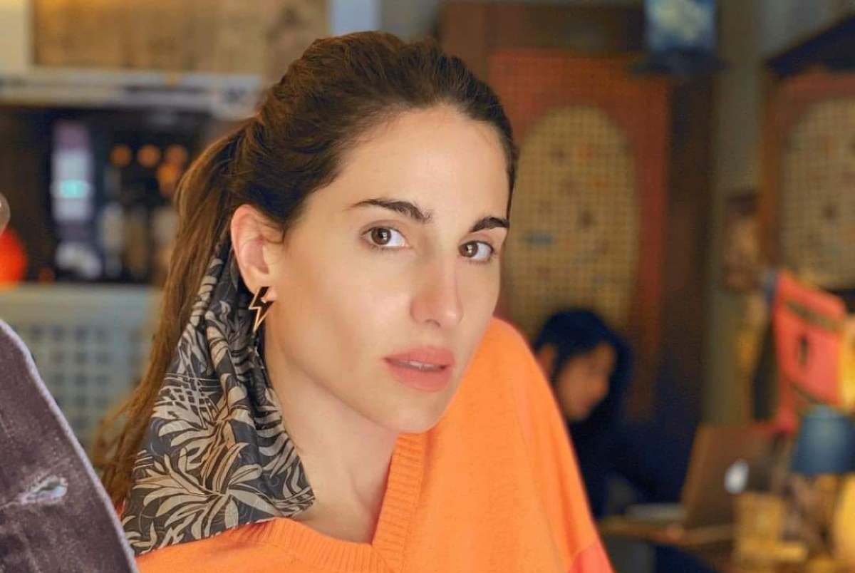 Παυλίνα Βουλγαράκη: Έκοψε τα μαλλιά της πάνω στη σκηνή ως ένδειξη στήριξης στις Ιρανές