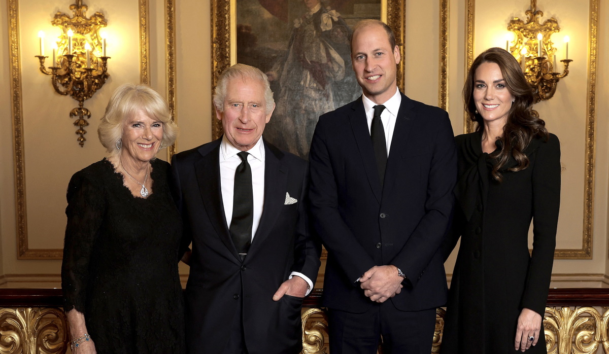 Τι κρύβεται πίσω από το πορτρέτο της βρετανικής βασιλικής οικογένειας;