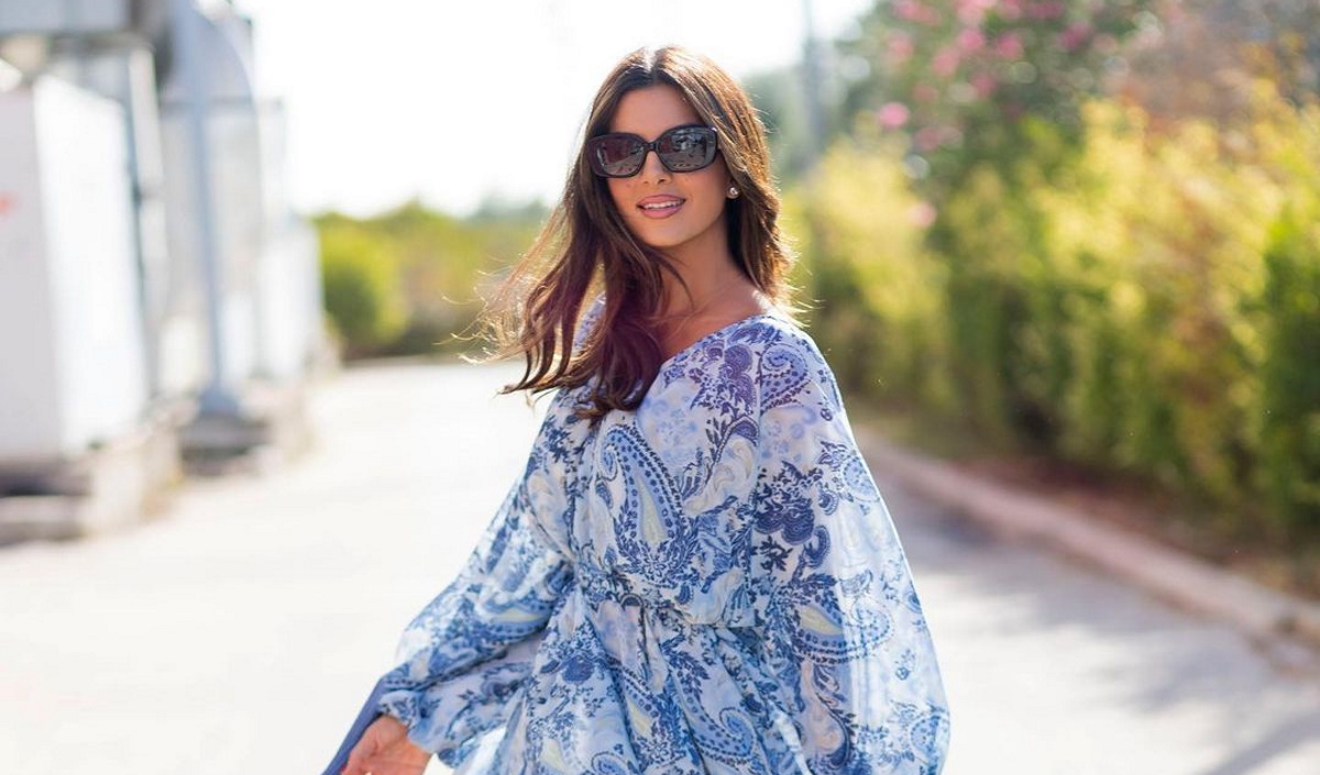 Σταματίνα Τσιμτσιλή: Πώς μετέτρεψε ένα oversized πουκάμισο σε σέξι ασύμμετρο τοπ