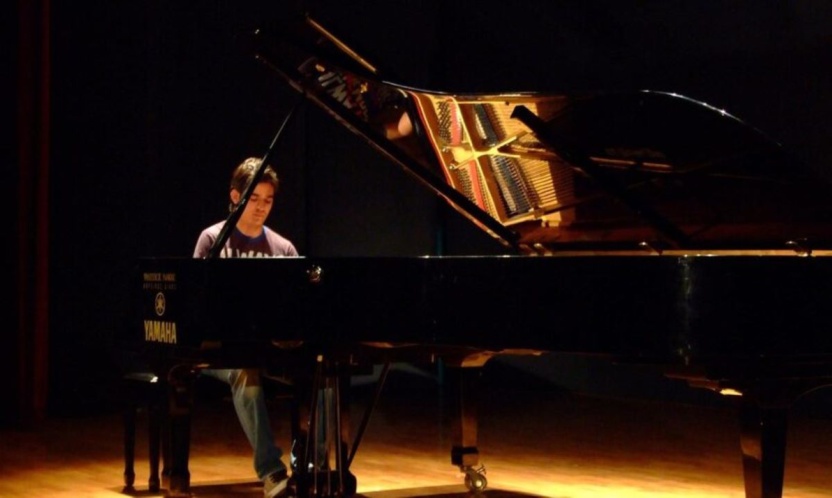 Έφυγε από τη ζωή ο 36χρονος πιανίστας Γιώργος Καραγιάννης