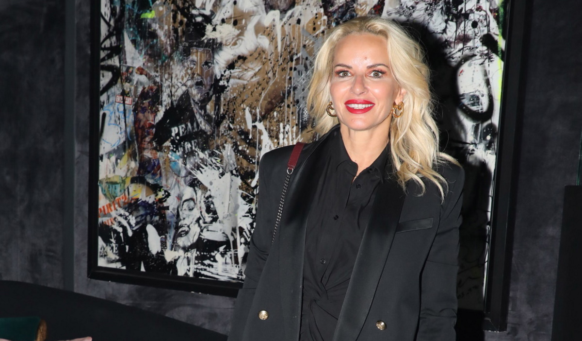 Τuxedo σακάκι: H Mαρία Μπεκατώρου έκανε τον πιο stylish συνδυασμό με κολάν