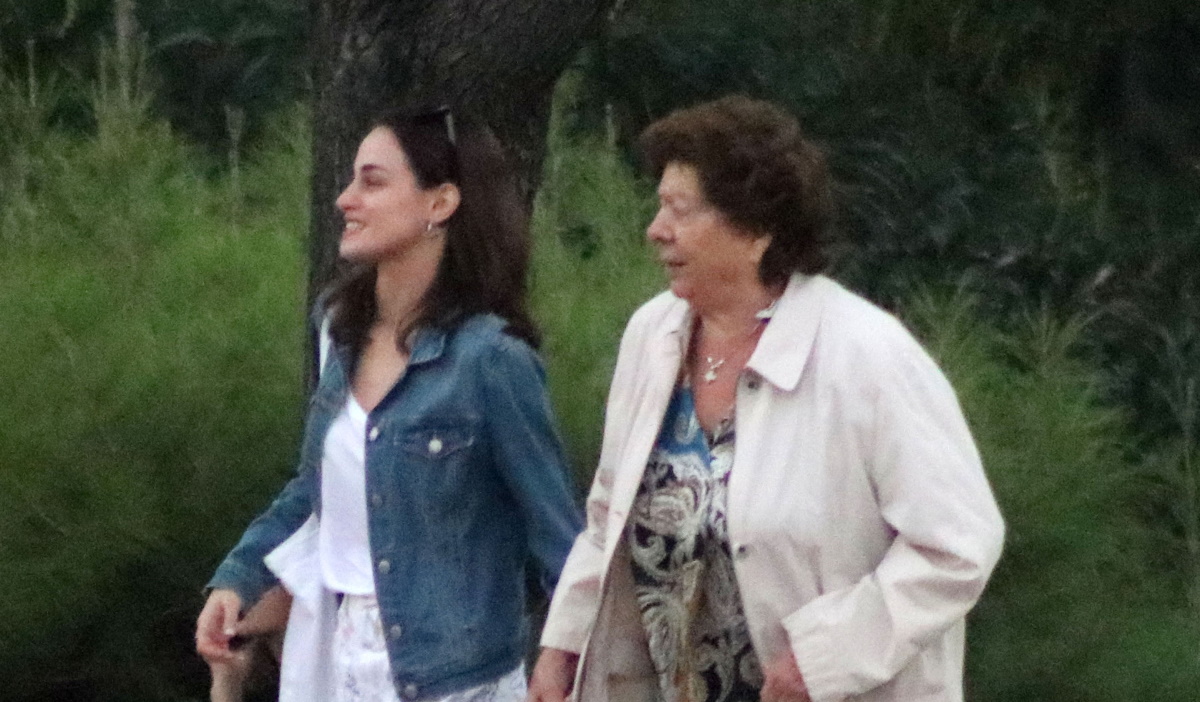 Μαρία Βοσκοπούλου: Βόλτα με τη γιαγιά της στο Ζάππειο