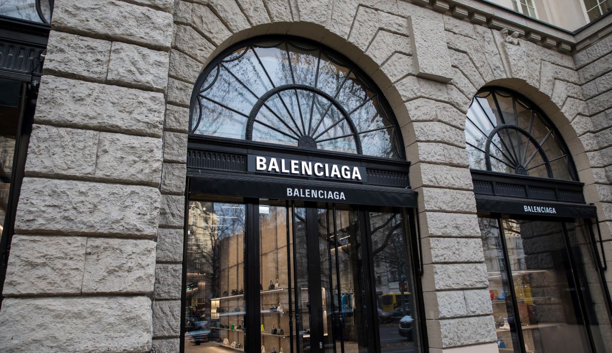 Balenciaga: Αποσύρει την αγωγή ύψους 25 εκατ. δολαρίων εναντίον των παραγωγών της καμπάνιας