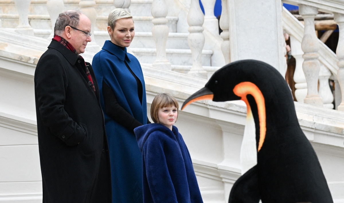 Πριγκίπισσα Σαρλίν: Η mini me εμφάνιση με την κόρη της – Με το παλτό που θέλουμε για τις γιορτές
