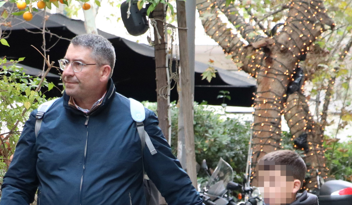 Άκης Παυλόπουλος: Σπάνια εμφάνιση με τη δημοσιογράφο σύζυγό του και τα παιδιά τους!