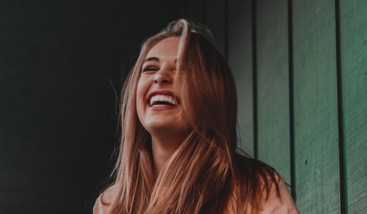 Το γέλιο κάνει καλό στην υγεία – Πώς βοηθά με το άγχος;