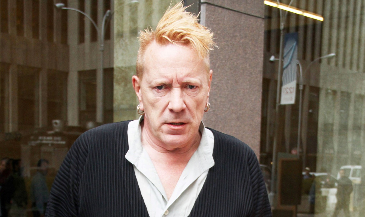 Τζον Λίντον: Ο πρώην τραγουδιστής των Sex Pistols θέλει να διαγωνιστεί στη Eurovision με τραγούδι αφιερωμένο στη γυναίκα του