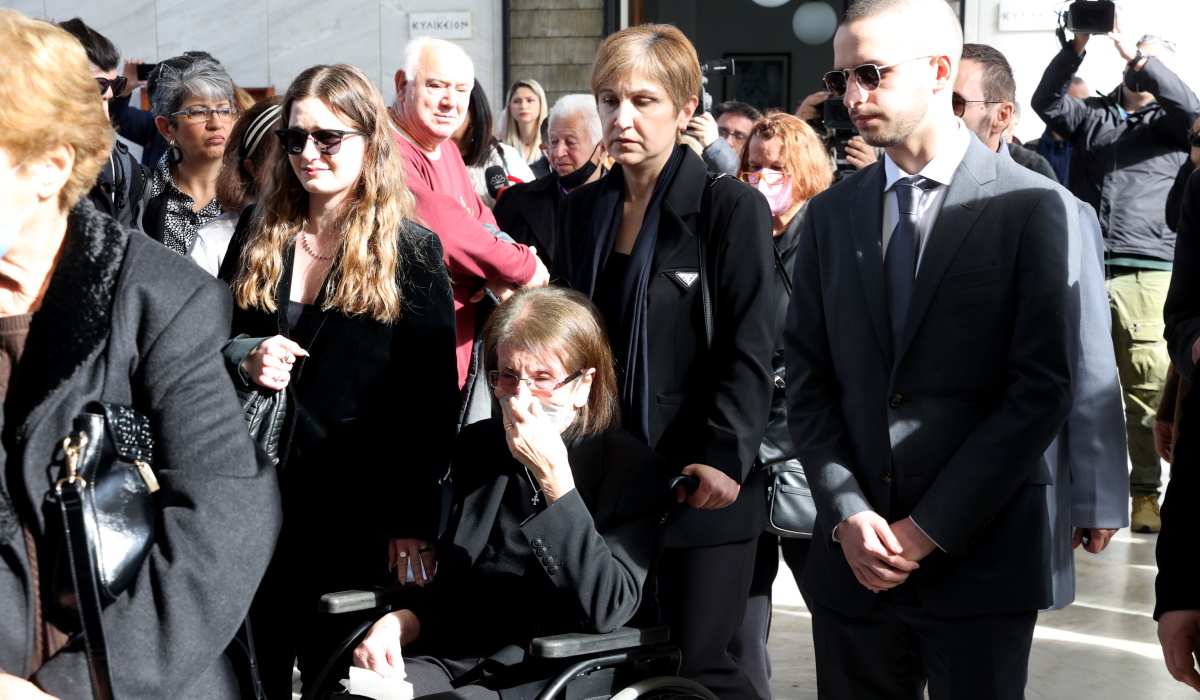 Νίκος Ξανθόπουλος: Συντετριμμένη η σύζυγός του, Εριφύλη στην πολιτική κηδεία