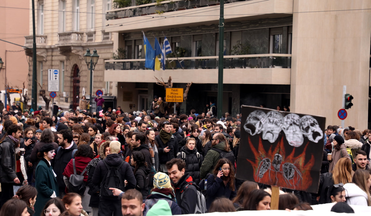 Ολοκληρώθηκε σε καλό κλίμα η συνάντηση του πρωθυπουργού με τους καλλιτέχνες