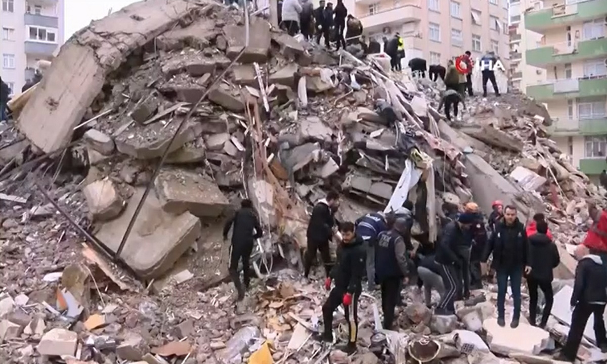 Σεισμός στην Τουρκία: 35χρονος διασώθηκε μετά από 149 ώρες στα συντρίμμια