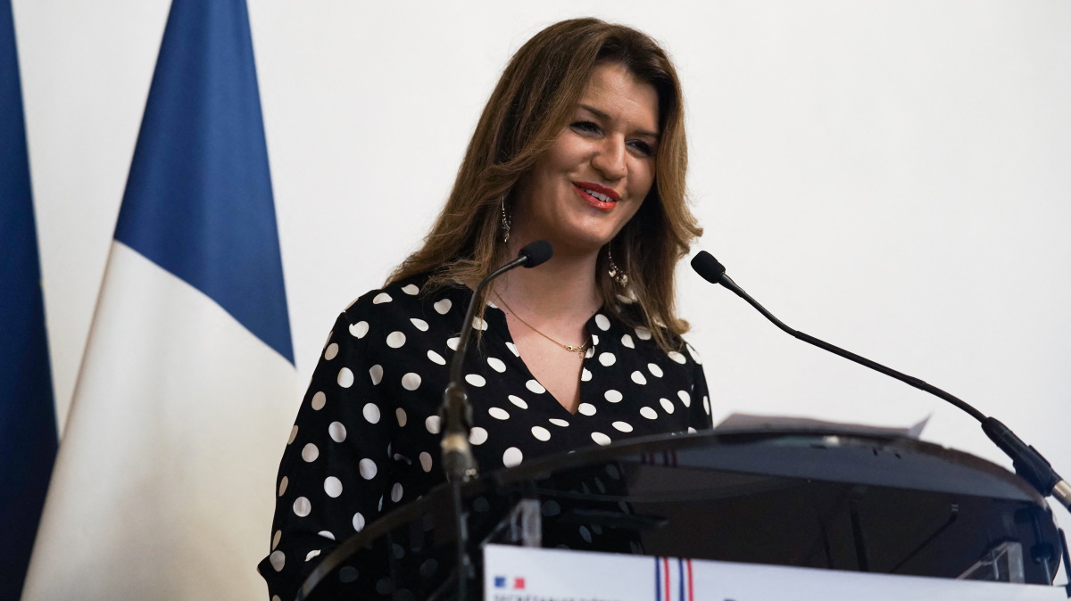 Μαρλέν Σιαπά: Η γαλλίδα υπουργός φωτογραφίζεται για το Playboy φορώντας την εθνική σημαία
