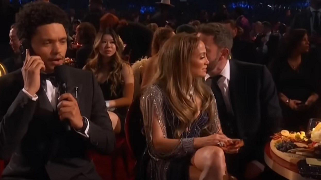 Μπεν Άφλεκ: Αποκάλυψε τον διάλογο στο viral video με την Τζένιφερ Λόπεζ στα Grammys