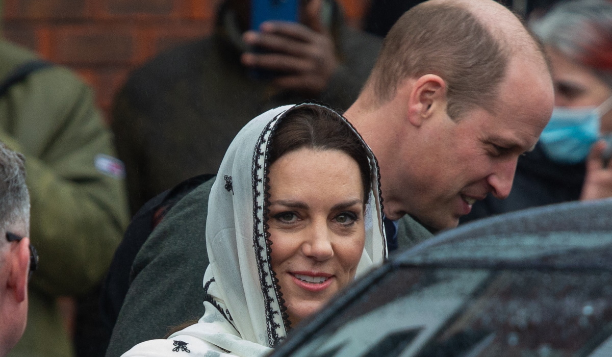 Πριγκίπισσα Κάθριν: Με μαντήλα και φόρεμα Αlexander McQueen – Βρήκαμε πόσο κοστίζει